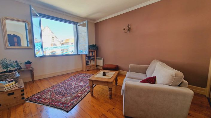 Image No.8-3 Bed Property for sale