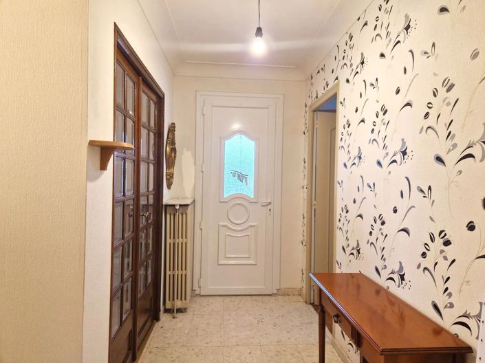 Image No.11-2 Bed House for sale