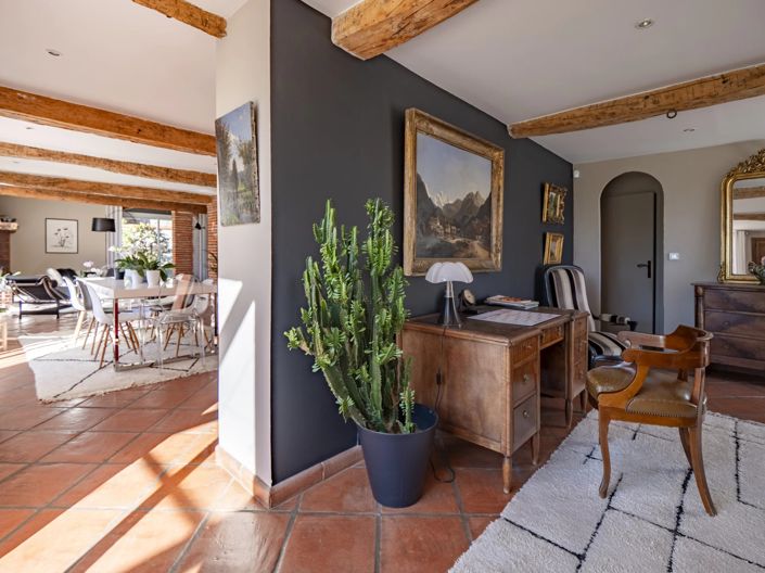 Image No.6-5 Bed House for sale