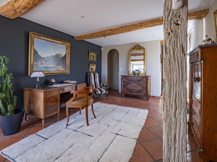 Image No.7-5 Bed House for sale