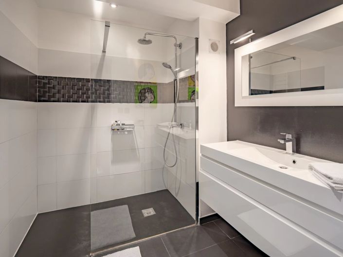 Image No.9-5 Bed House for sale