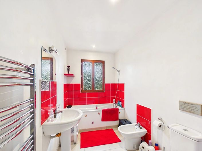 Image No.15-3 Bed House for sale