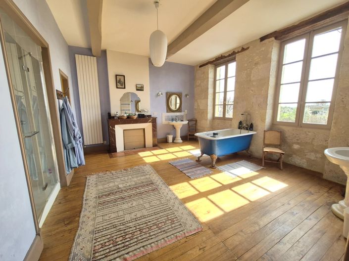 Image No.8-10 Bed House for sale