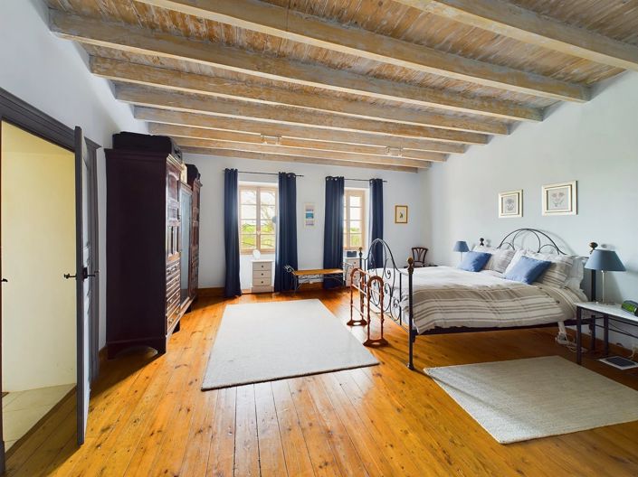 Image No.10-8 Bed House for sale