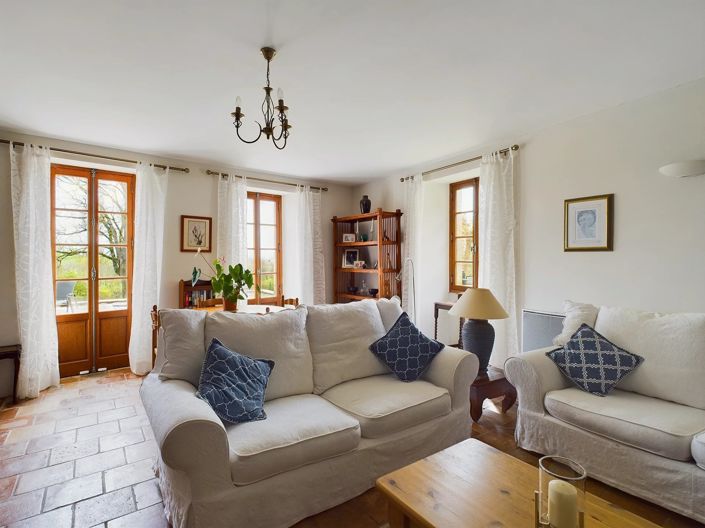 Image No.6-8 Bed House for sale