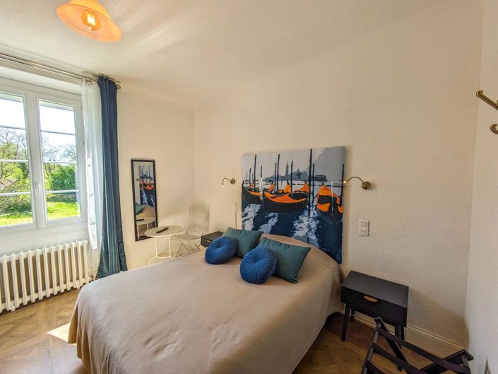 Image No.10-10 Bed Commercial for sale