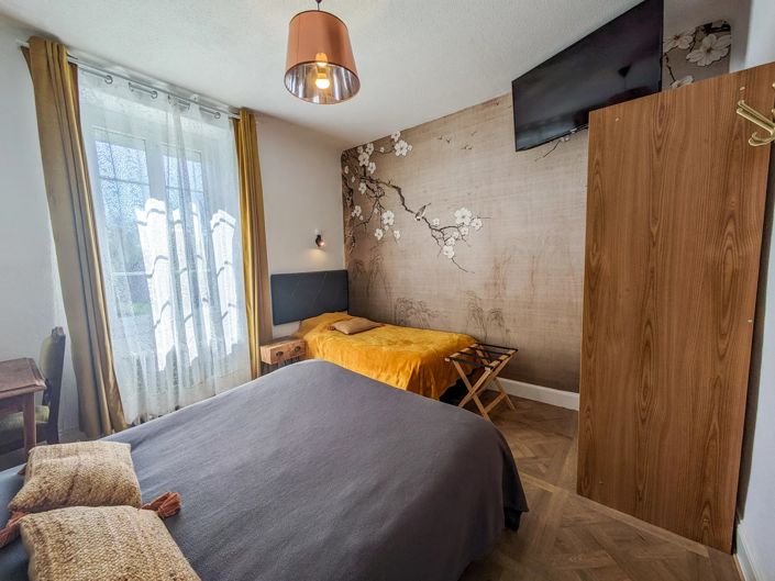 Image No.11-10 Bed Commercial for sale