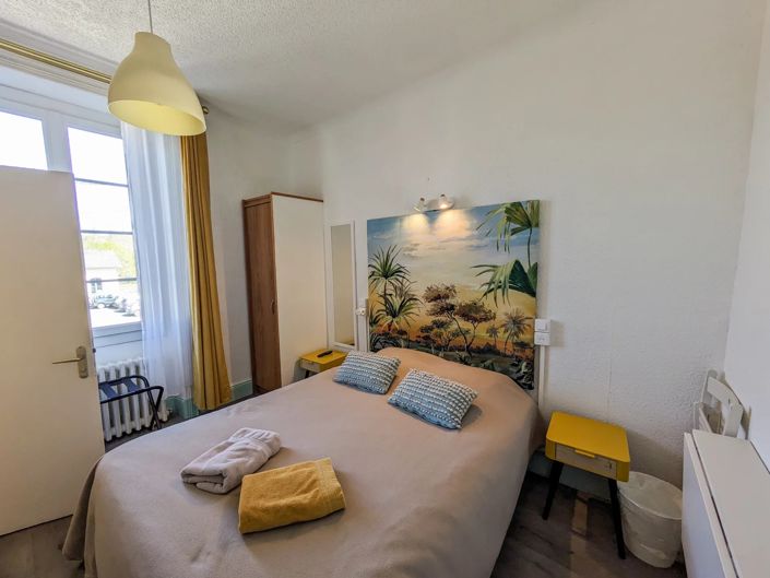 Image No.9-10 Bed Commercial for sale