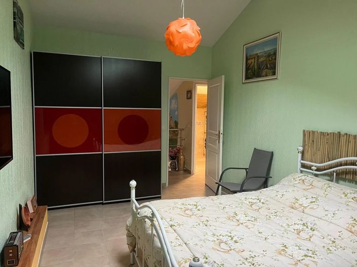 Image No.10-2 Bed Property for sale