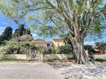 11 Bed House for sale