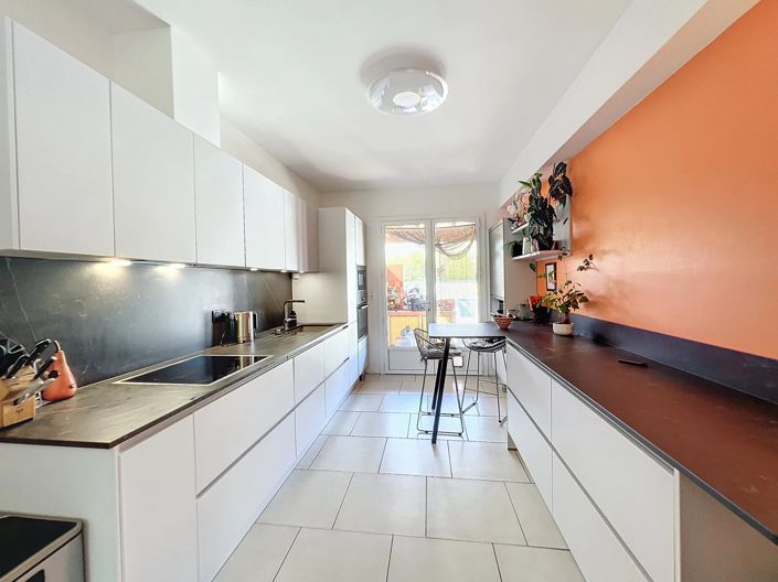 Image No.5-11 Bed House for sale