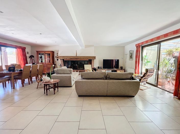 Image No.6-11 Bed House for sale