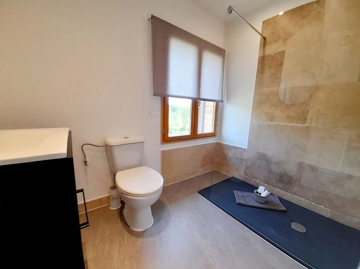 Image No.7-7 Bed House for sale