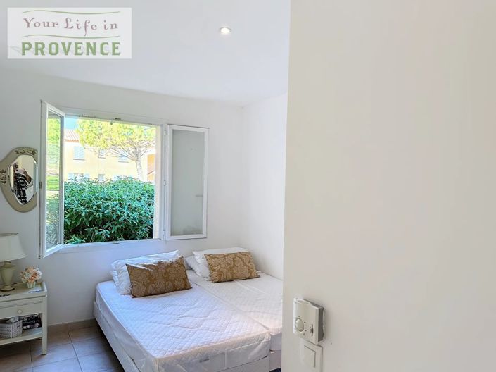 Image No.12-2 Bed Property for sale