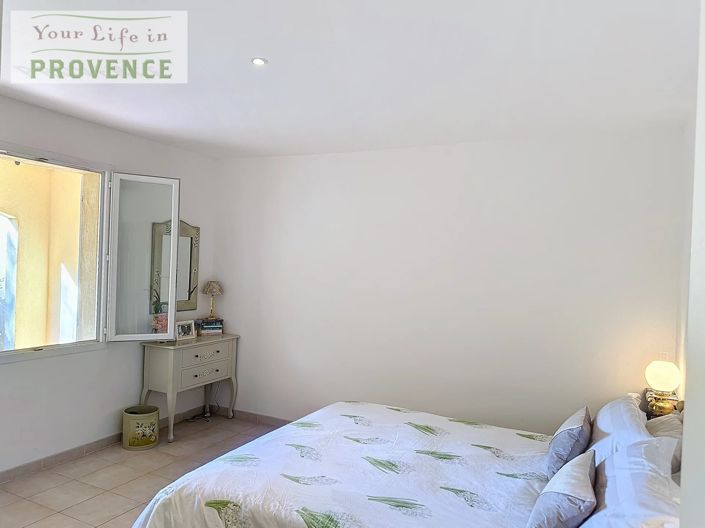 Image No.9-2 Bed Property for sale