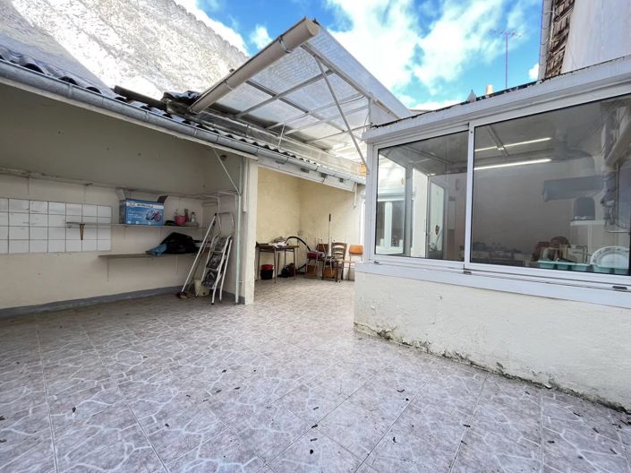 Image No.15-3 Bed House for sale