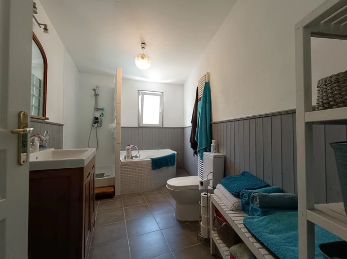 Image No.12-4 Bed House for sale