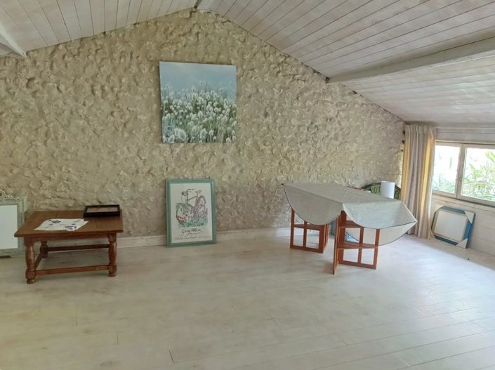 Image No.8-5 Bed House for sale