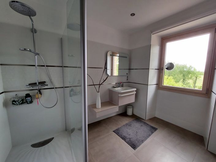 Image No.11-7 Bed House for sale