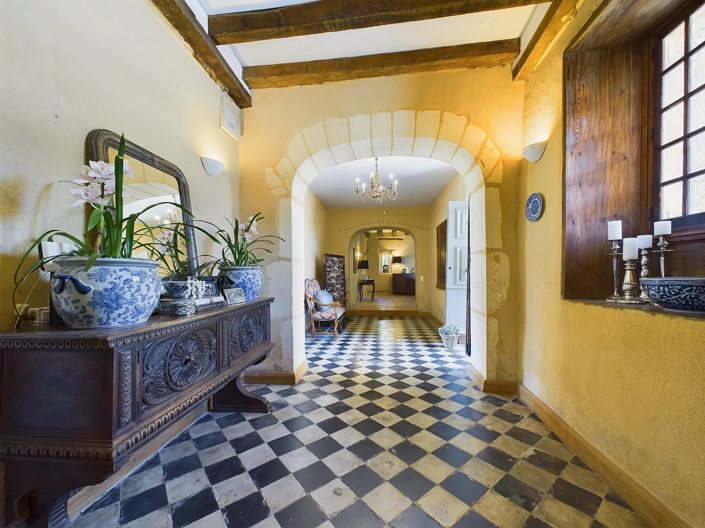 Image No.6-11 Bed House for sale