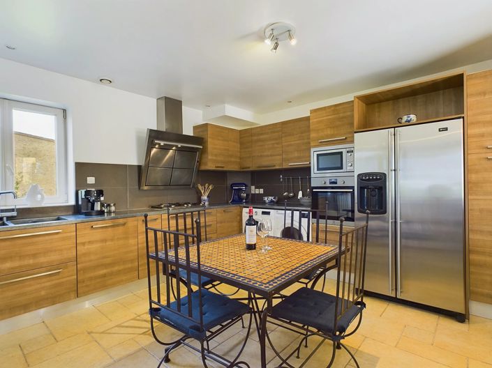 Image No.10-11 Bed House for sale