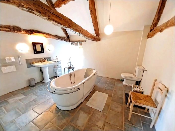 Image No.8-6 Bed House for sale