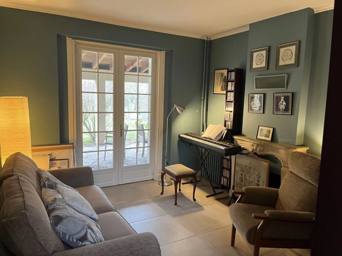 Image No.9-8 Bed House for sale