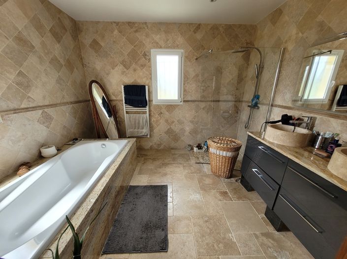 Image No.15-4 Bed House for sale