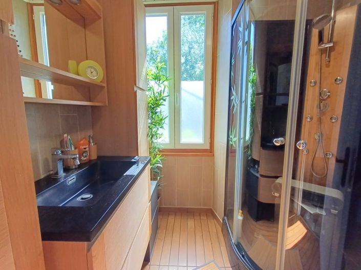 Image No.10-5 Bed House for sale