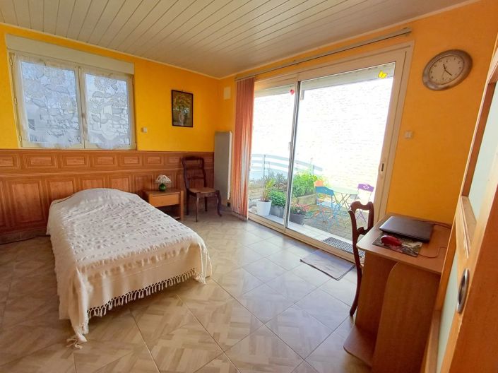 Image No.8-5 Bed House for sale