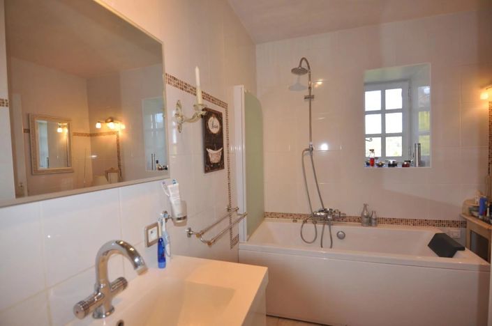 Image No.11-3 Bed House for sale