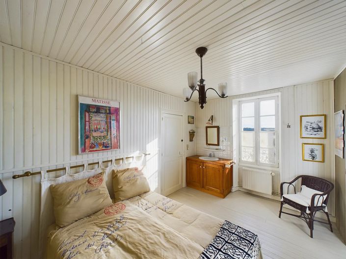 Image No.9-5 Bed House for sale