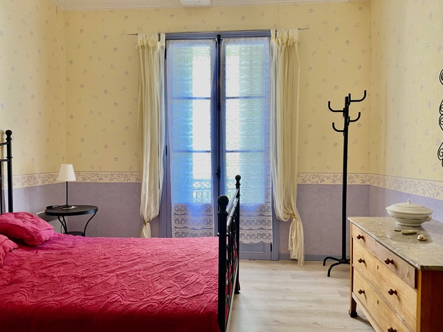 Image No.10-6 Bed House for sale