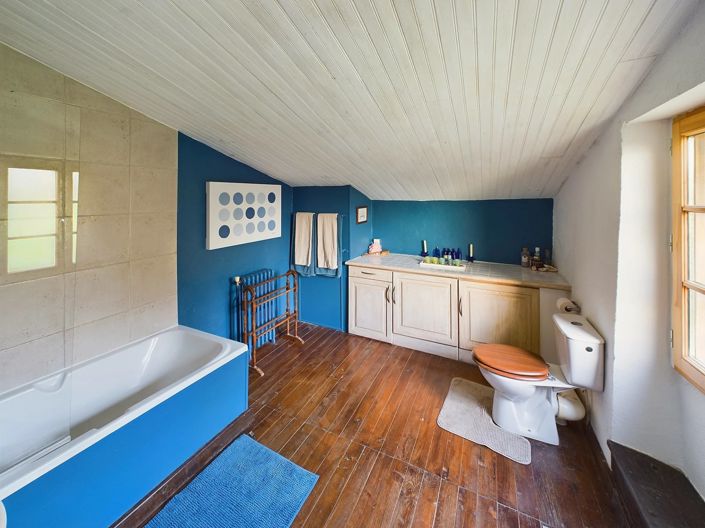 Image No.12-6 Bed Farmhouse for sale