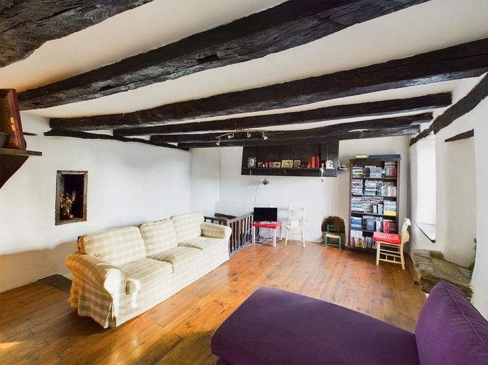 Image No.9-6 Bed Farmhouse for sale