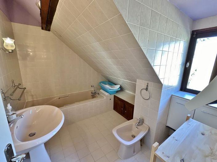 Image No.8-3 Bed House for sale