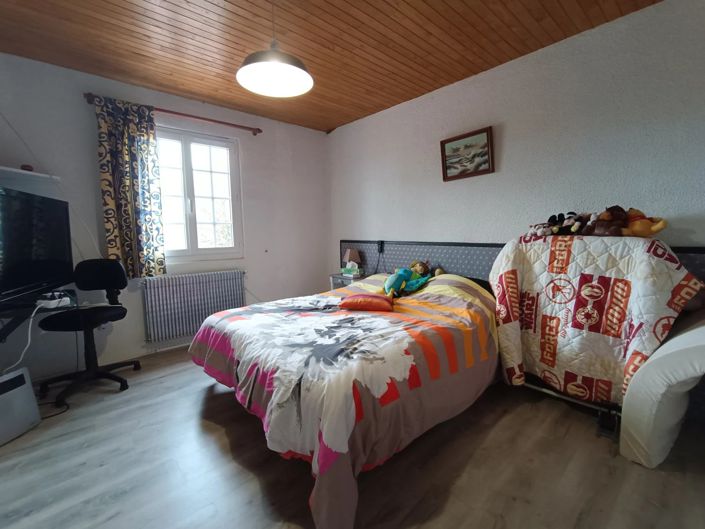 Image No.7-7 Bed House for sale