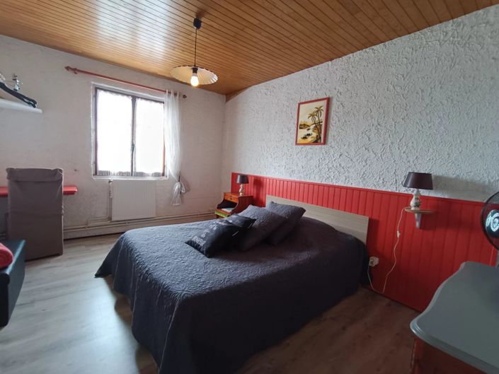 Image No.8-7 Bed House for sale