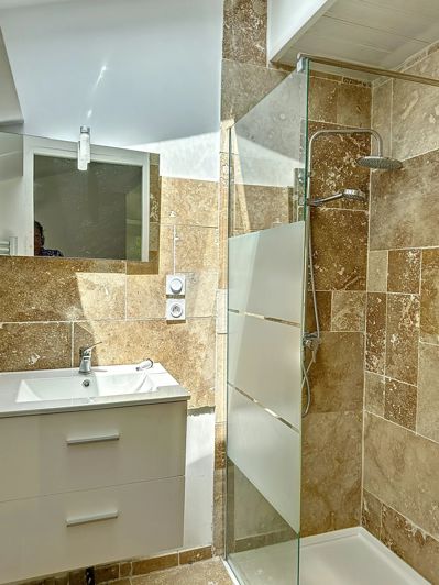 Image No.10-2 Bed Property for sale