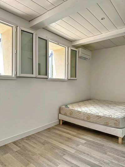 Image No.8-2 Bed Property for sale