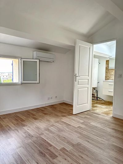 Image No.9-2 Bed Property for sale