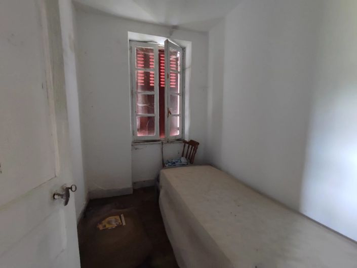 Image No.8-2 Bed House for sale