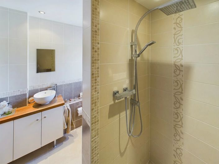 Image No.6-3 Bed House for sale