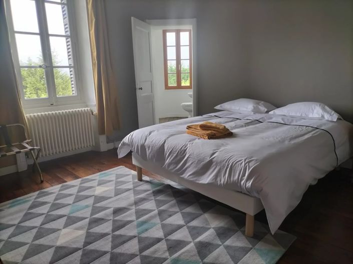 Image No.6-8 Bed House for sale