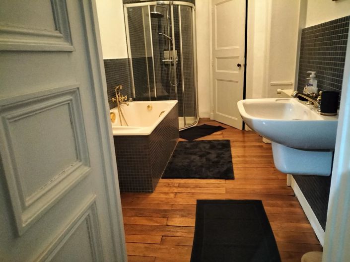 Image No.9-8 Bed House for sale