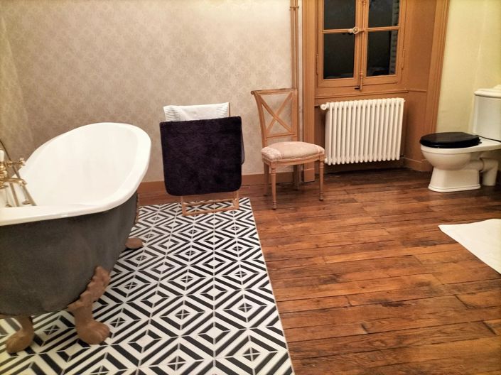 Image No.8-8 Bed House for sale