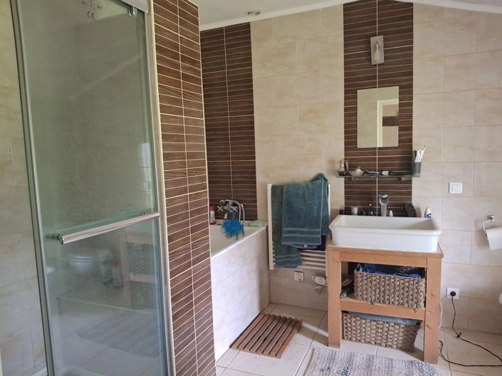 Image No.8-4 Bed House for sale