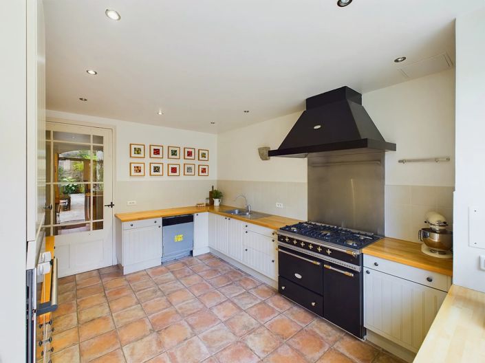 Image No.9-9 Bed House for sale