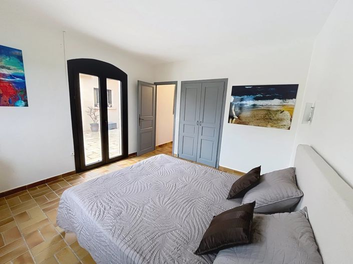 Image No.10-4 Bed House for sale