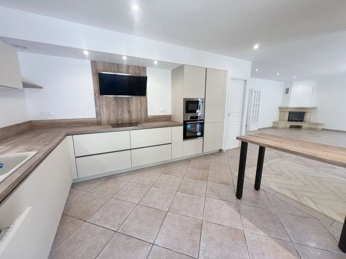 Image No.2-5 Bed House for sale